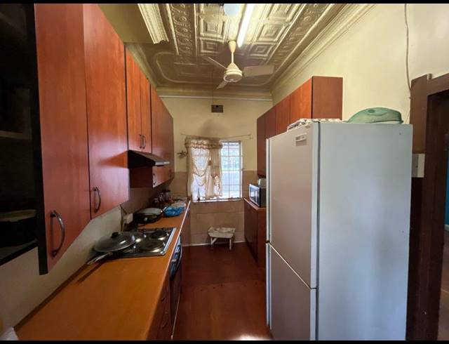 6 BEDROOM HOUSE FOR SALE IN WYCHWOOD